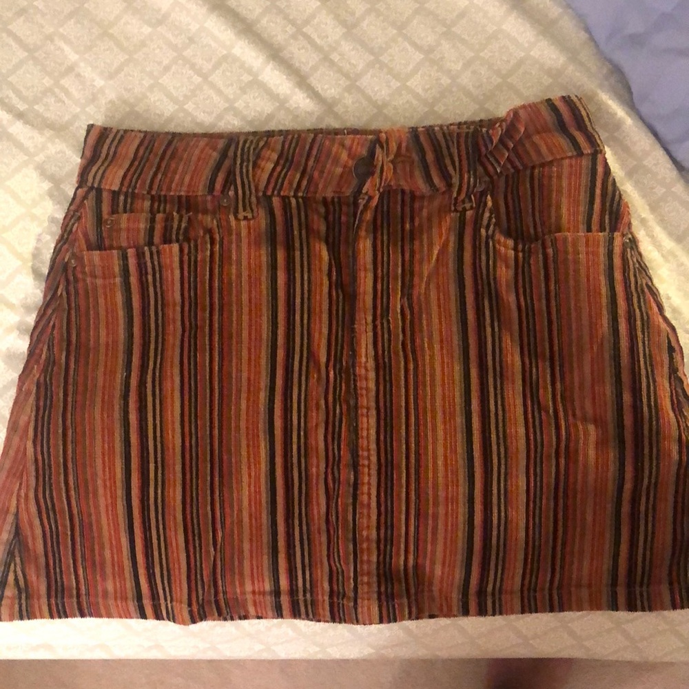 NEVER WORN! SUPER CUTE SKIRT